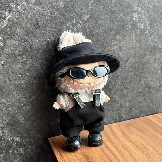 Labubu avec lunettes de soleil noires fashion