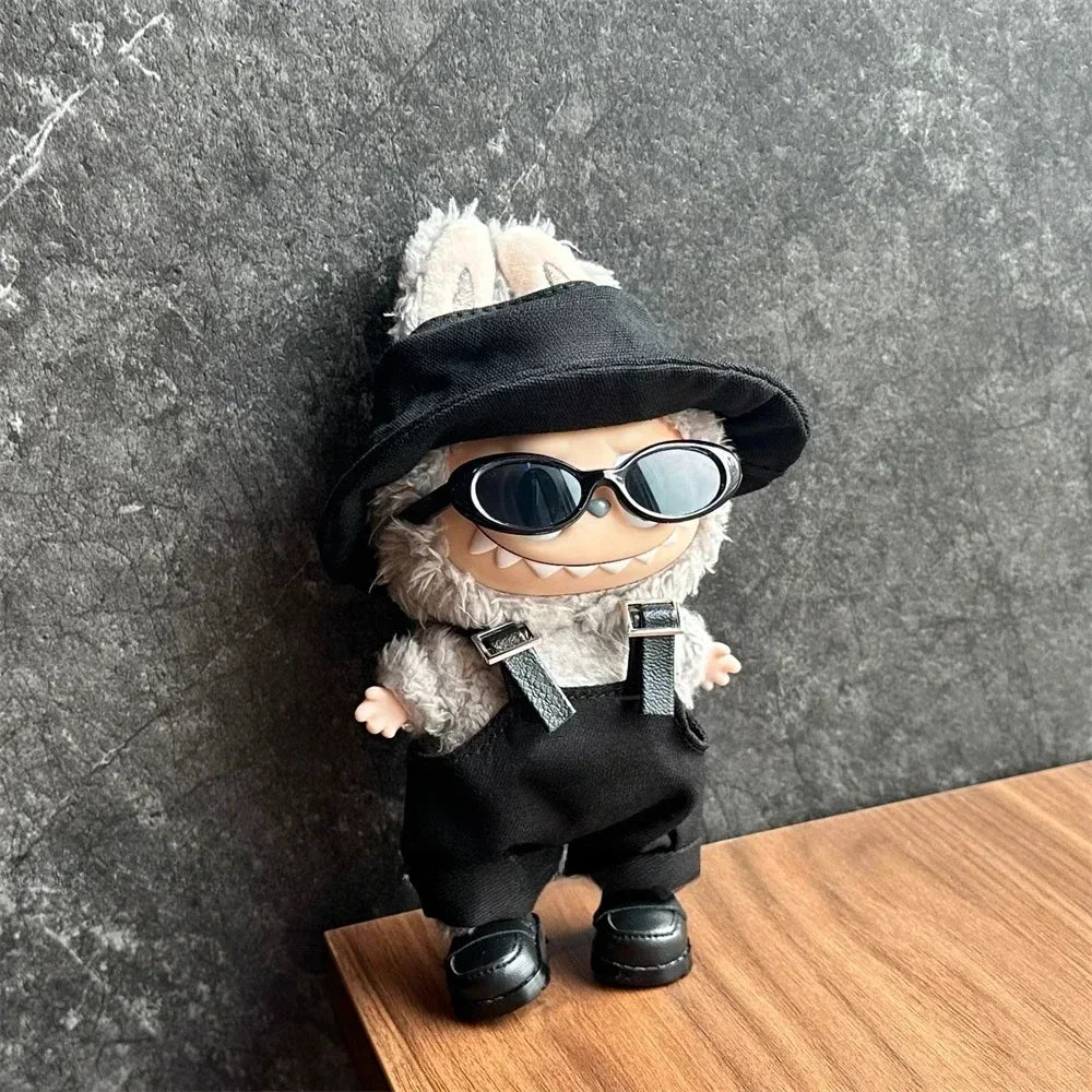 Labubu avec lunettes de soleil noires fashion